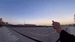 它用本人的视频理解+朋分